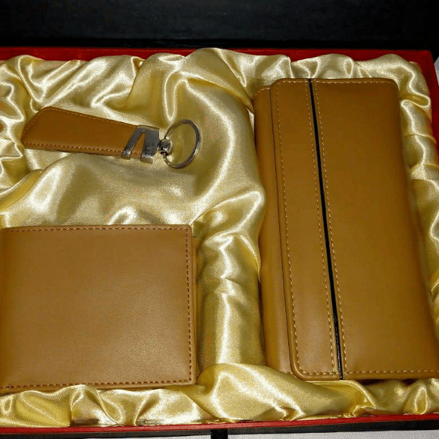 D.p 3piece Cow Leather Set.1xWallet+1xLadies Pouch+key Chain